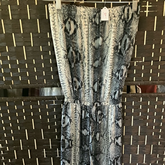 NWT Vici Snake Skin Wide Leg Belted Jumpsuit - Picture 4 of 7